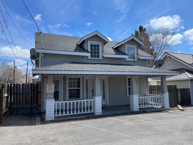Foto del edificio - 824 NW Newport Ave