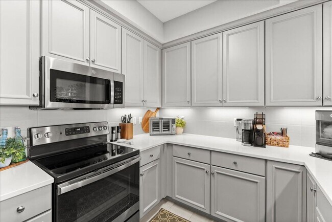 Foto del edificio - 6 Riverwalk Drive