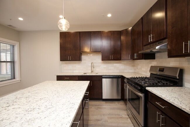 Foto del edificio - 1143 Maple Ave