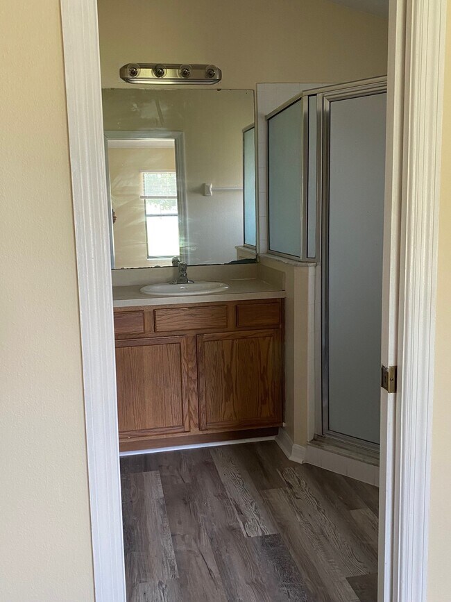 Foto del edificio - 220 Goldie St