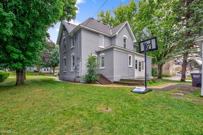 Foto del edificio - 3 br, 1 bath Triplex - 1104 N 5th St