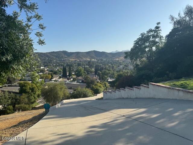 Foto principal - 2485 E Hillcrest Dr