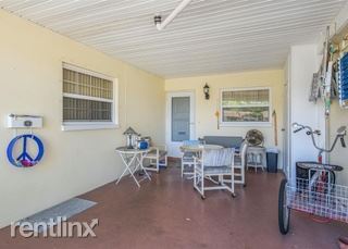 Building Photo - 1 br, 1 bath Triplex - 156 Sky Loch Dr W