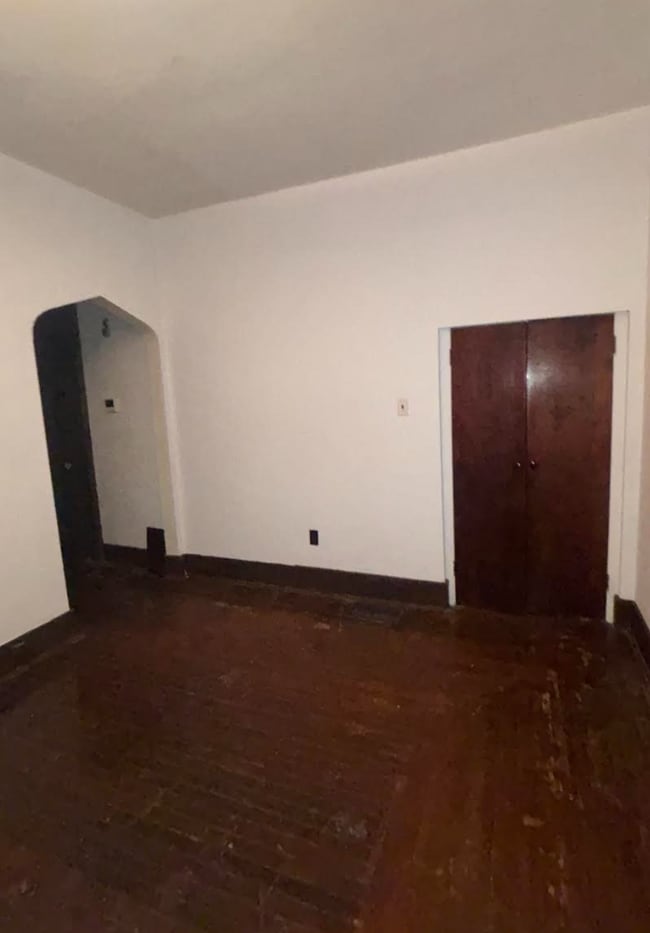 Bedroom - 20 N Bryant Ave