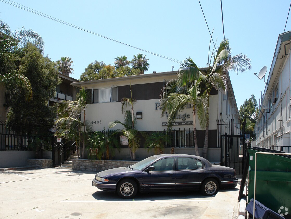 Foto del edificio - Pacific Pines Village