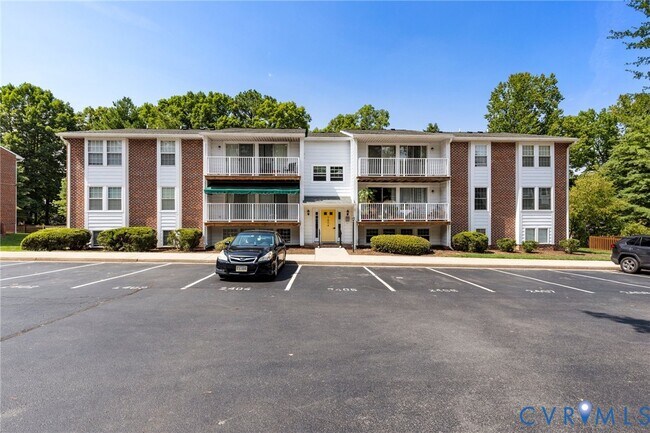Foto del edificio - 7604 Roscommon Ct
