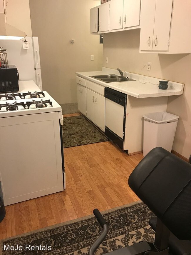 Foto del interior - 105 13th Ave S