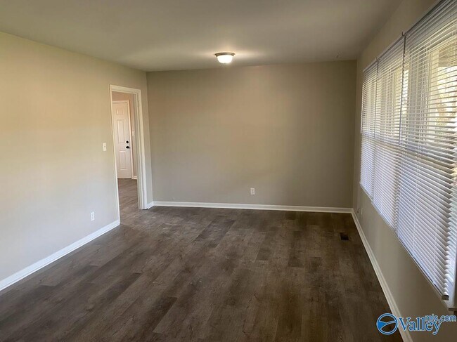 Foto del edificio - 4611 Sparkman Dr NW