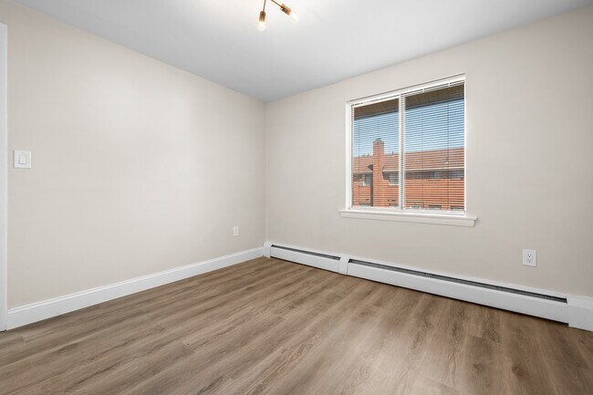 Foto del edificio - 10 Henderson Dr