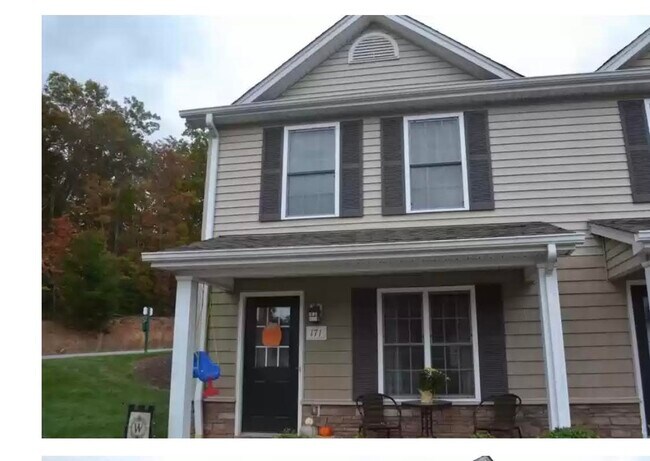Building Photo - 171 Old Tavern Cir