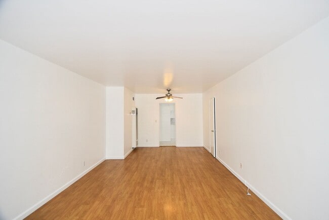 Building Photo - 11645 Moorpark St