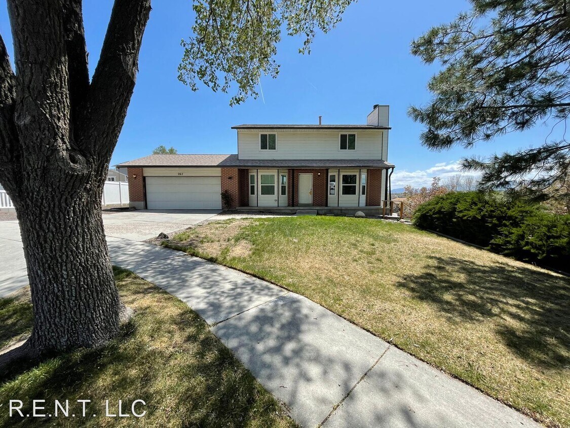 5 br, 2.5 bath House 967 W. Potomac Circle House Rental in Murray