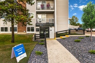 Building Photo - Riverview Plaza