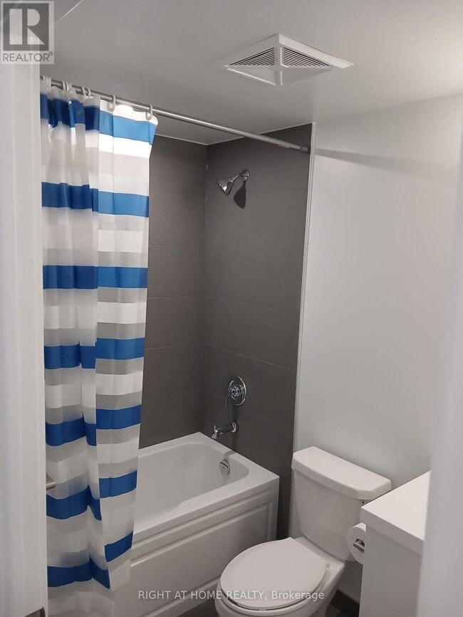 Building Photo - 2545 Simcoe St N