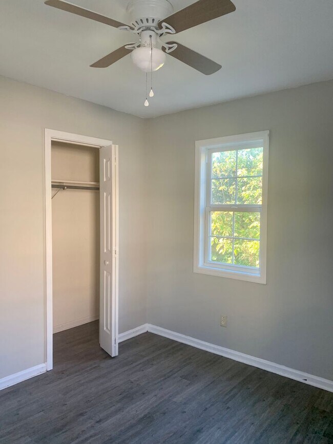 Foto del edificio - Promise Land Historic Walking District Downtown Morehead City! Charming 4 bedroom 1 1/2 bath Home...