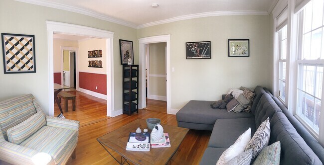 Building Photo - 52 Dimick St