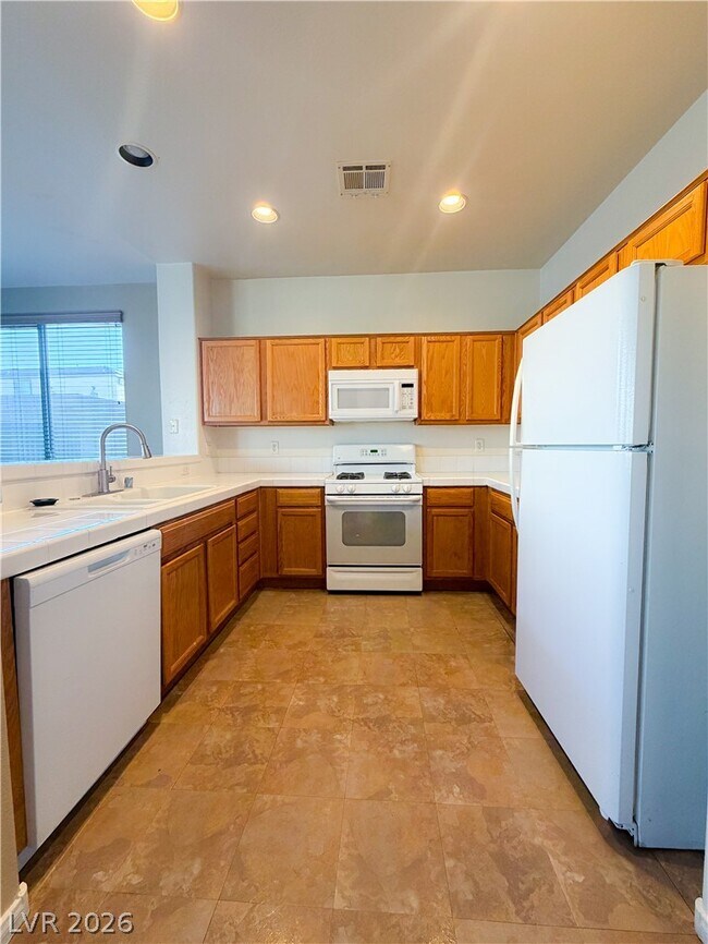 Building Photo - 7637 Pioneer Ranch Ave