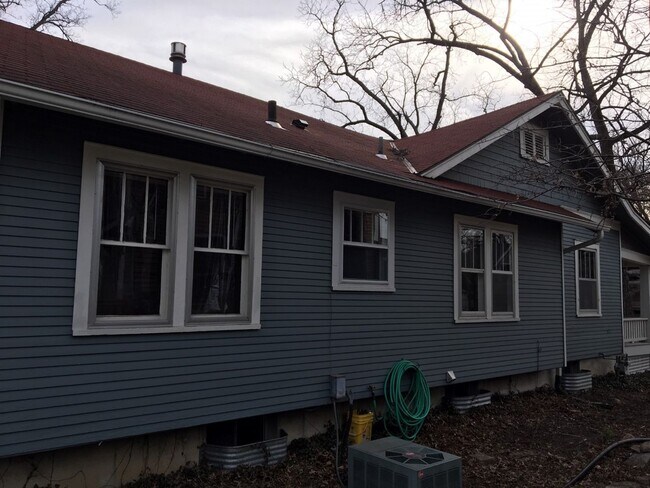 Foto del edificio - Great Single Family Just East of Massachus...
