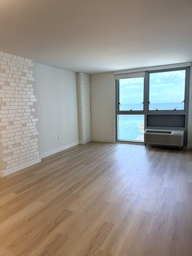 Foto del edificio - Ke Kilohana - Renovated High Floor 3 Bedroom 2 Bath 2 Parking in Ward Village