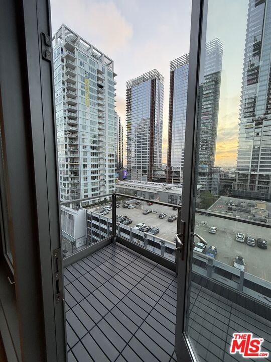 Foto del edificio - 1100 S Hope St