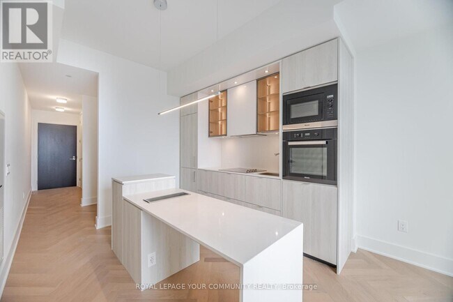 Photo du bâtiment - 11-4211 Yorkville Ave