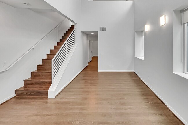 Foto del edificio - 1536 N Mercury Dr