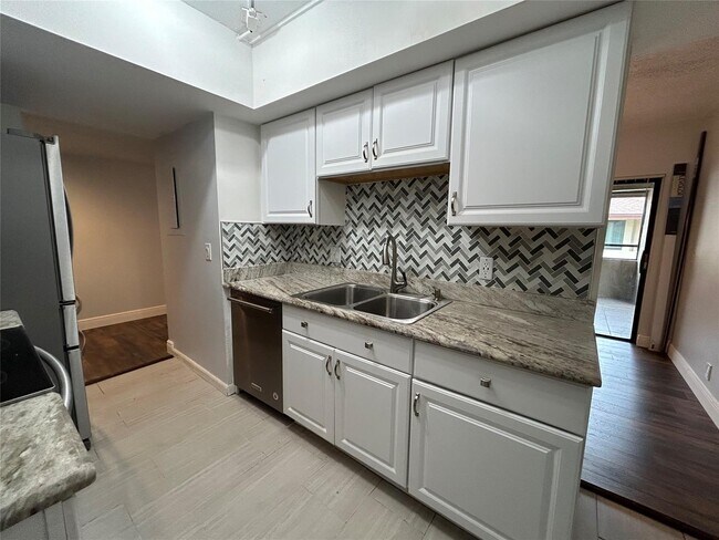 Foto del edificio - 12621 Westhampton Cir