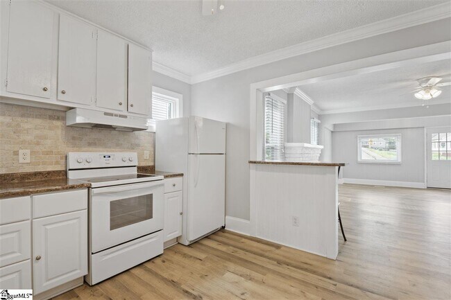 Building Photo - 21 Beechwood Ave