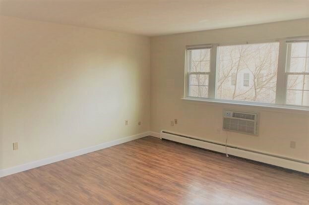 Primary Photo - 259 Rock St
