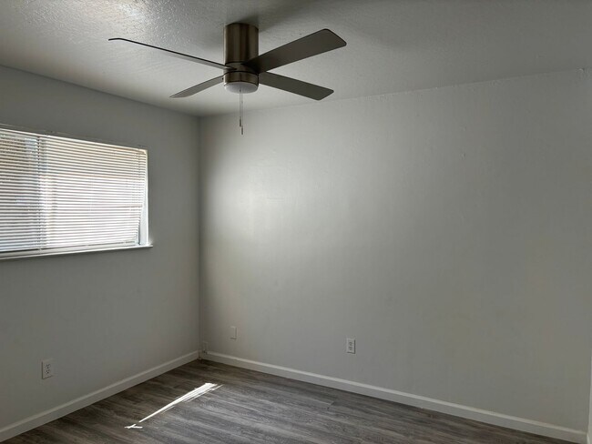 Building Photo - Ideal first floor unit! 2 bedrooms, 1 bathroom!  Directly across from beautiful Lake Alhambra. Pr...