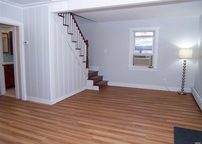 Building Photo - 36 Columbine Rd