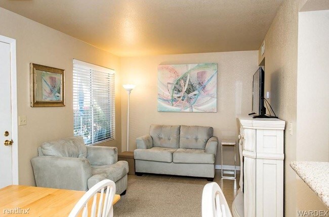 Building Photo - 1 br, 1 bath  - 1800 Clubhouse Dr Unit 69