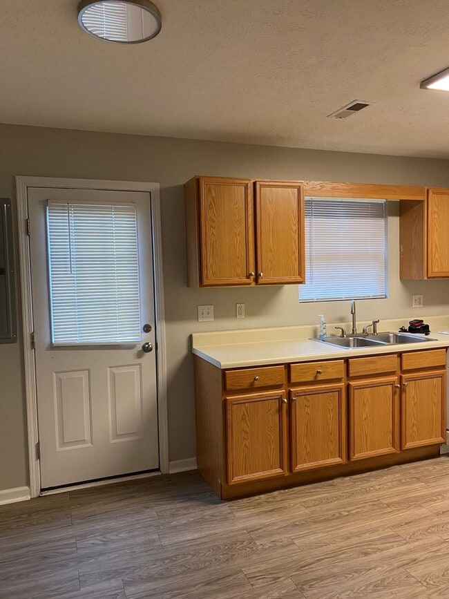 Building Photo - Hurry! This 2 Bed/1.5 Bath, 2-Story Condo in Gray for $1350 Won't Last!