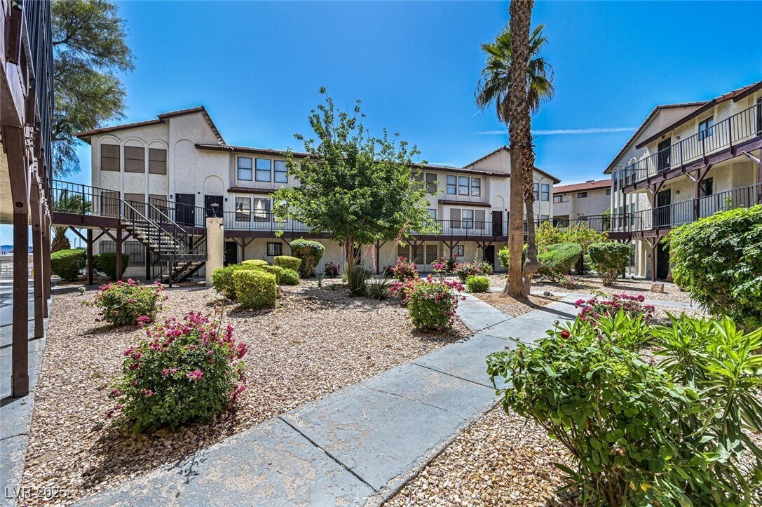 Foto principal - 2080 Karen Ave