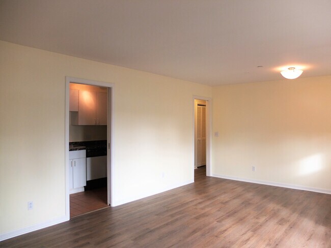 Living/ dining area looking into kitchen - 95 Audubon St