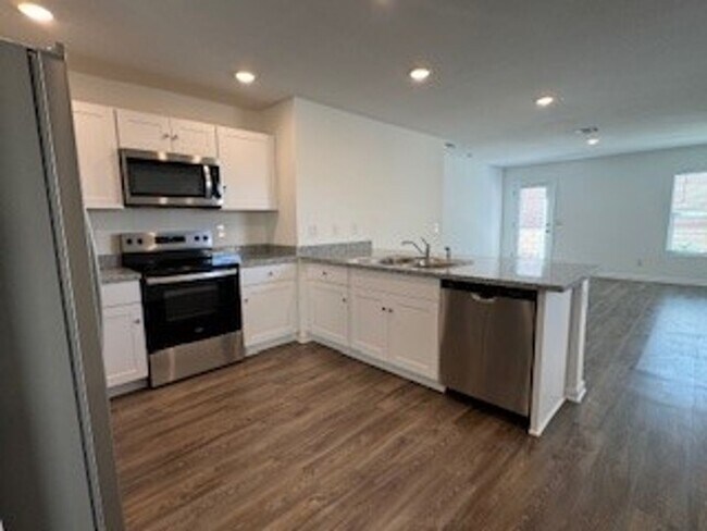 Foto del edificio - New 3Br 2Ba Home, All Appliances included ...
