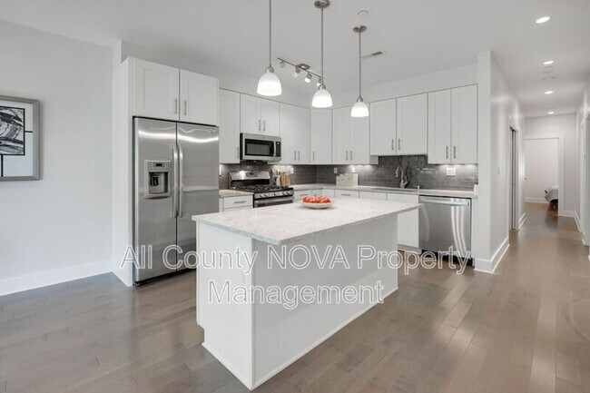Foto del edificio - 3821 14th St NW