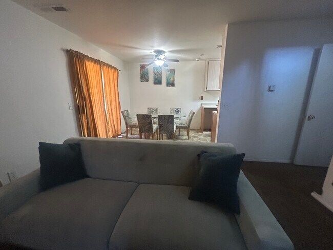 Foto del edificio - 1223 Helix St