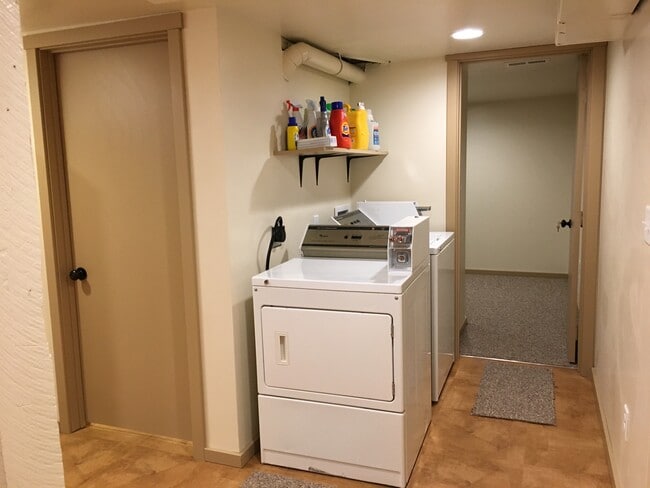 Laundry facilities- coin op - 323 Eddy Ave