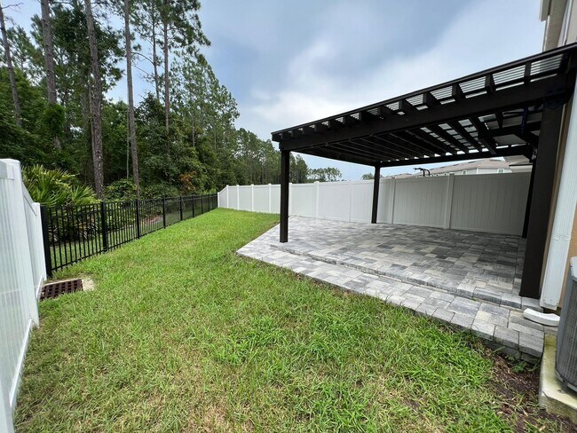 Building Photo - 589 Servia Dr