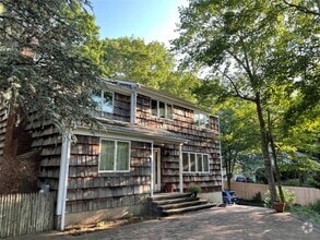 Building Photo - 33 Pilgrim Dr