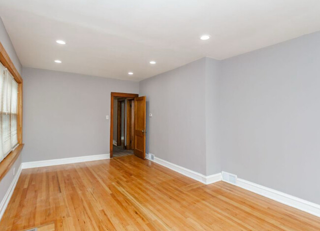 Foto del edificio - 2516 W Hutchinson St