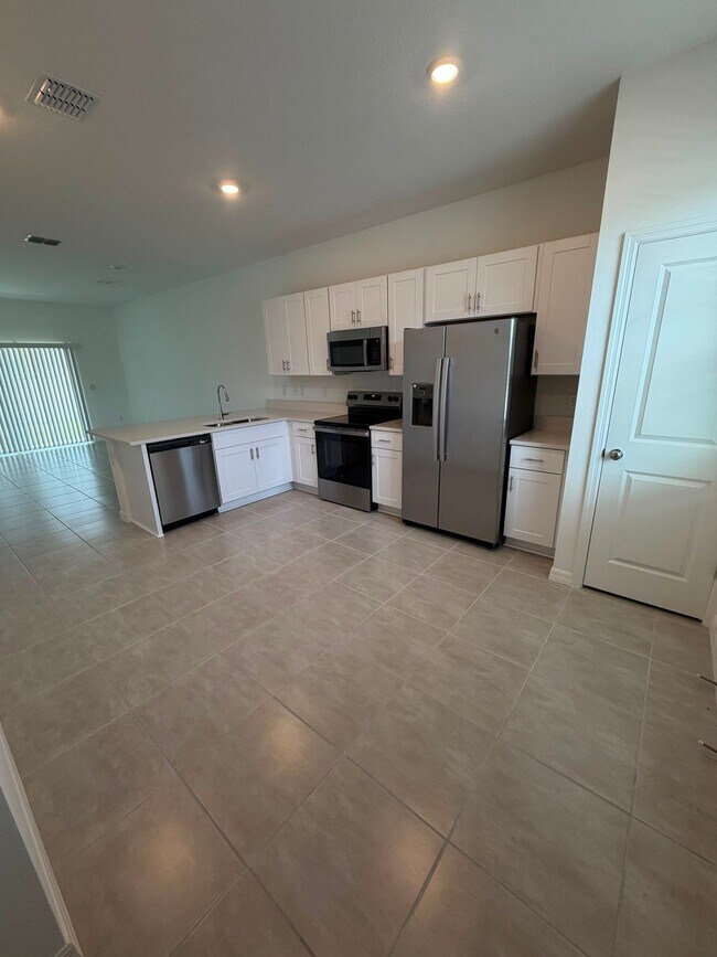 Building Photo - 2864 Skyline Lp