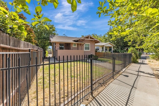 Photo - 3541 Stockton Blvd House