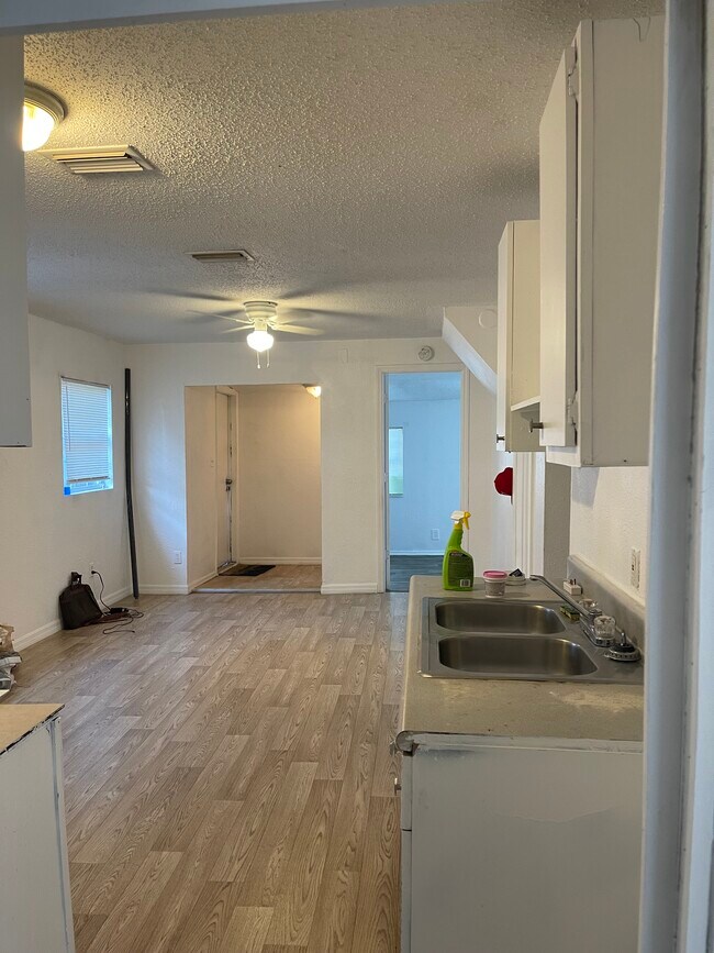 Foto del edificio - 8722 N Brooks St