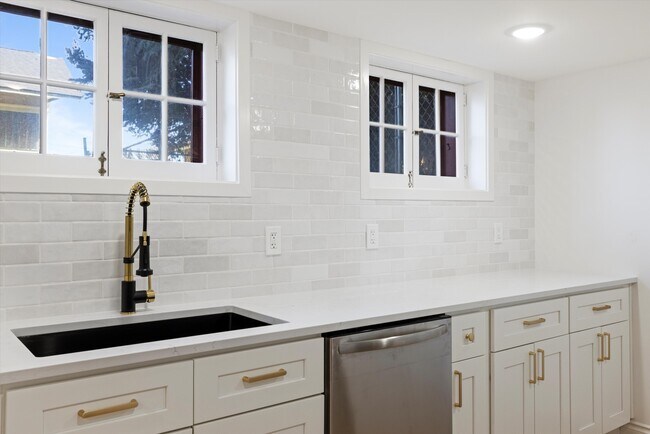 Building Photo - 317 Main St