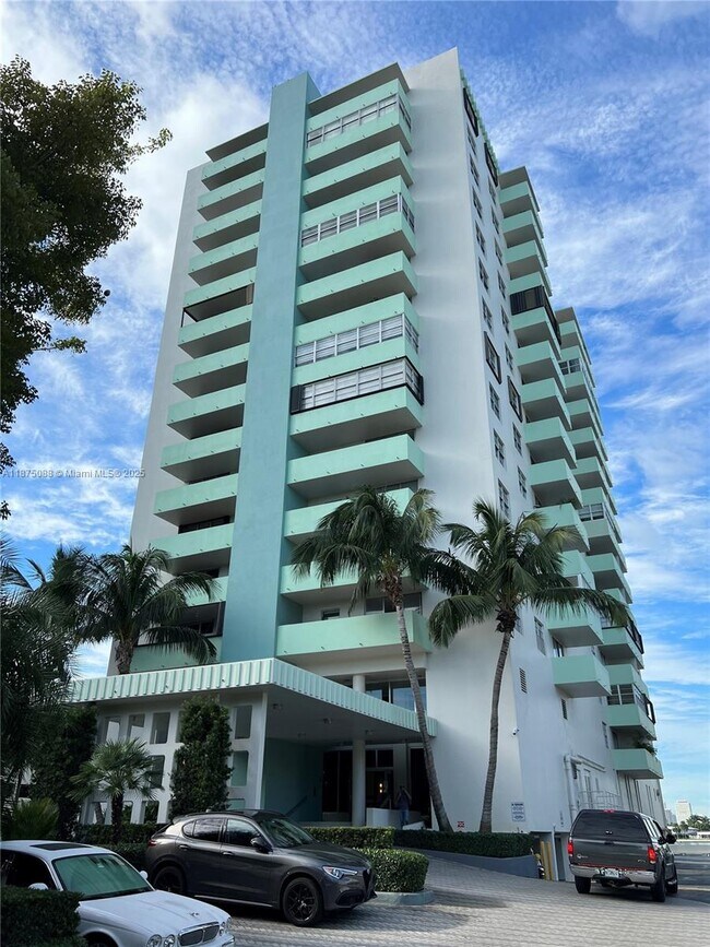 Building Photo - 5 Island Ave