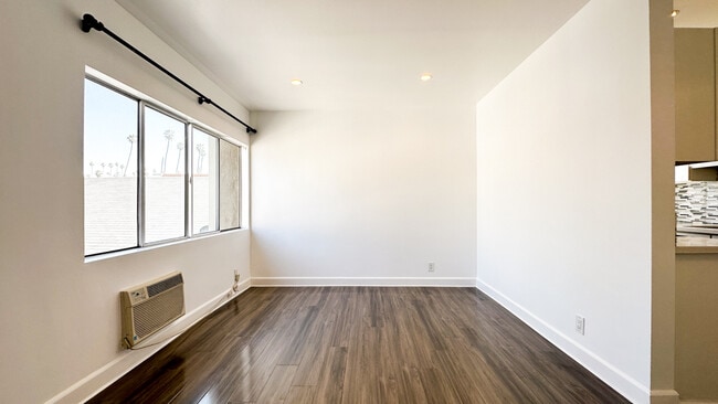 Building Photo - 319 Heliotrope Dr