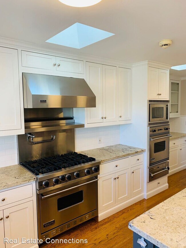 Building Photo - 4 br, 3.5 bath House - 517 Pearl Avenue