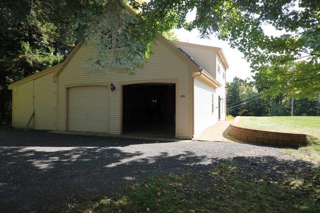 Building Photo - 172B Great Rd